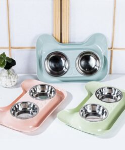 מתקן האכלה הכולל 2 קערות נירוסטה עם חריצים למניעת לכלוך